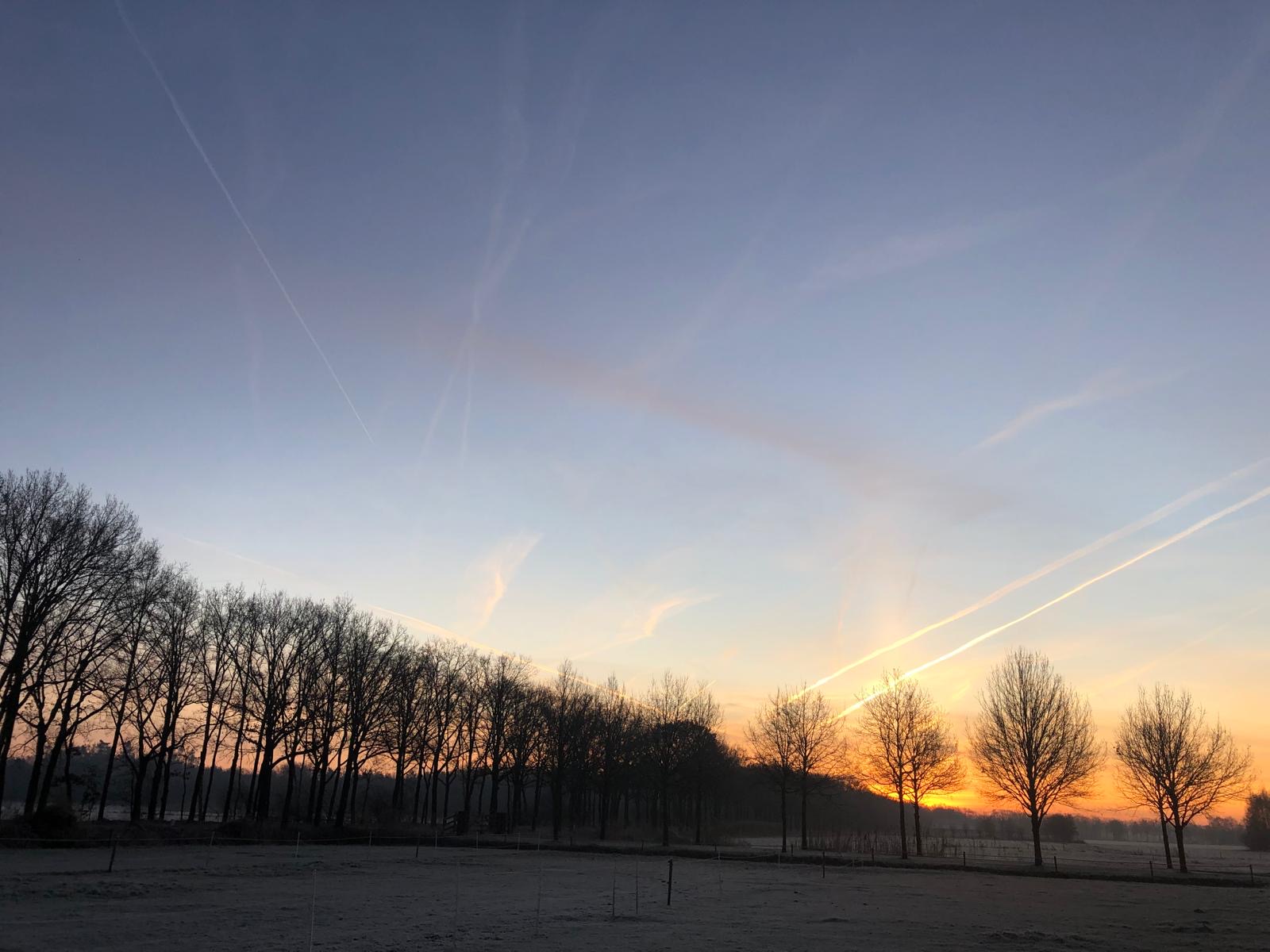 Zonsopkomst over de velden