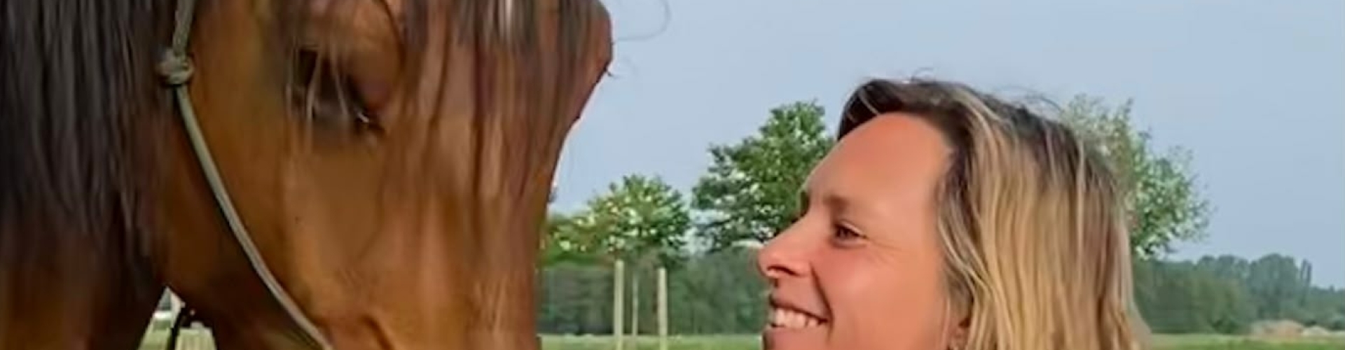 Esther bij haar paarden
